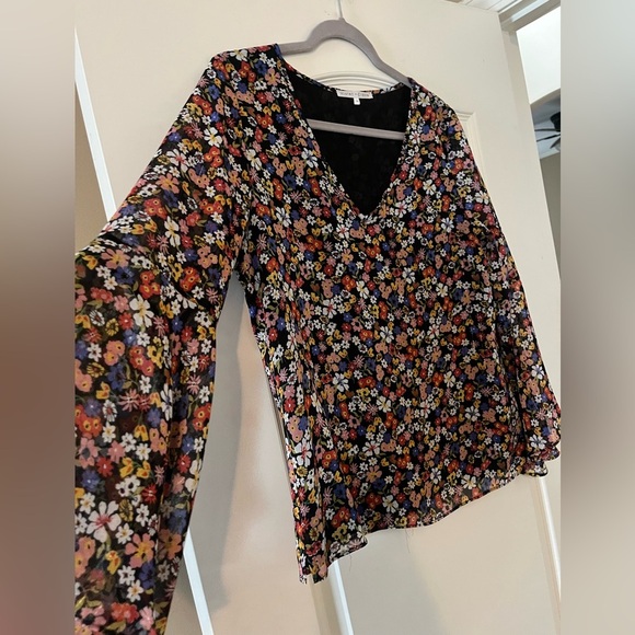 Violet + Claire Multicolor Floral V-Neck Blouse Women’s Size Medium - Picture 7 of 13